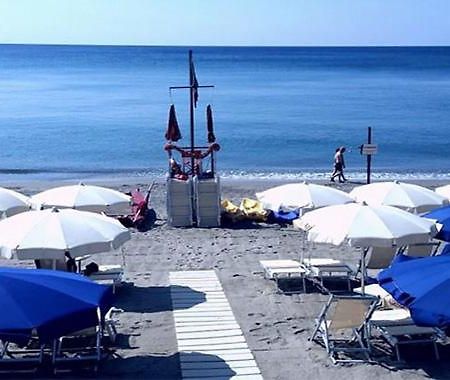 Savona Casa Vacanze Vicino Mare 3 Minuti Wifi Bagian luar foto