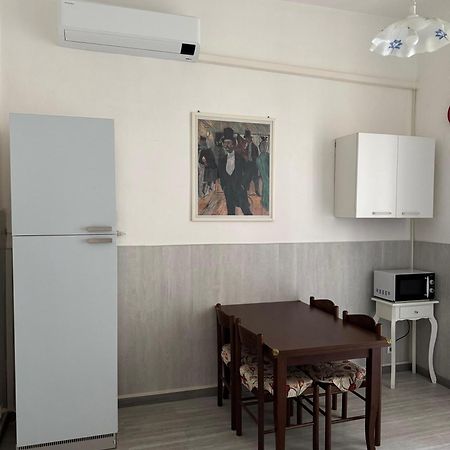 Savona Casa Vacanze Vicino Mare 3 Minuti Wifi Bagian luar foto