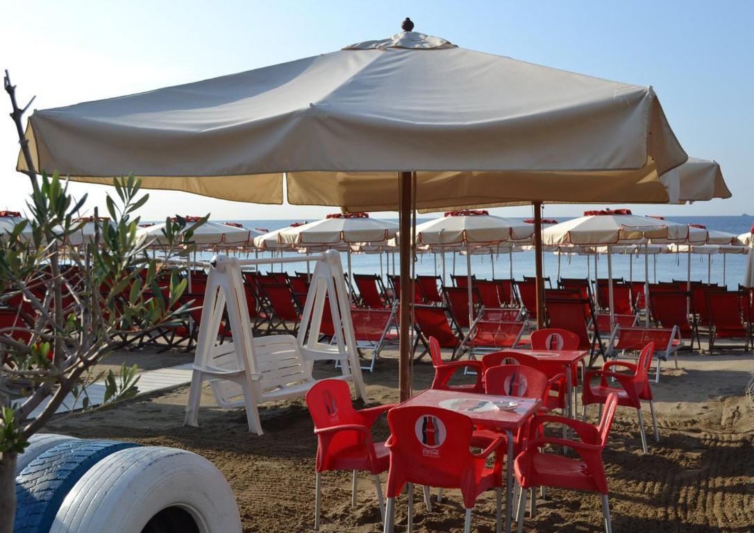 Savona Casa Vacanze Vicino Mare 3 Minuti Wifi Bagian luar foto