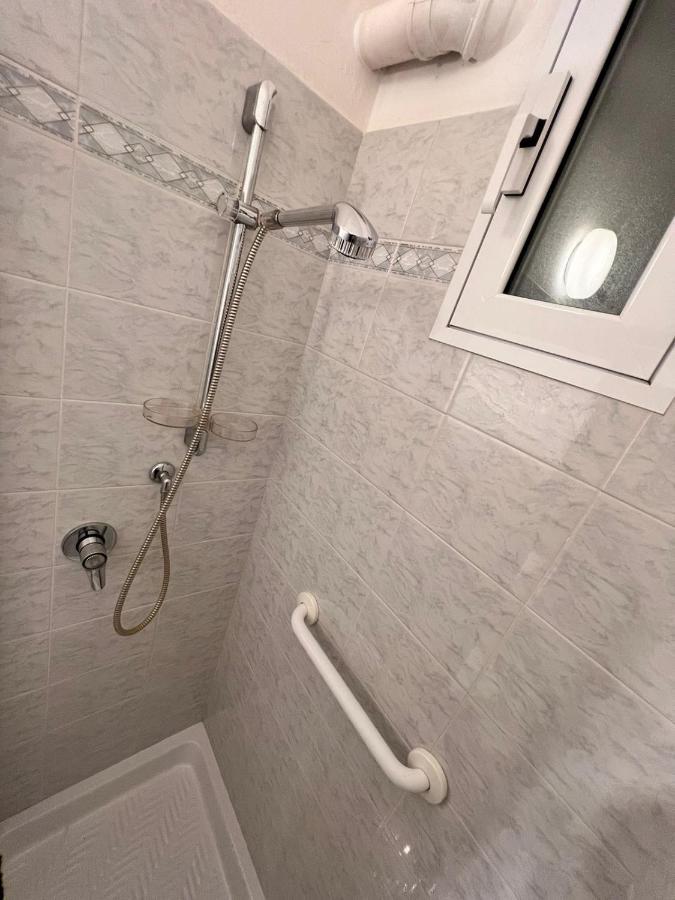 Savona Casa Vacanze Vicino Mare 3 Minuti Wifi Bagian luar foto