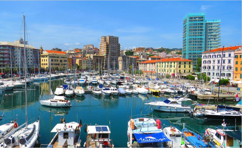 Savona Casa Vacanze Vicino Mare 3 Minuti Wifi Bagian luar foto