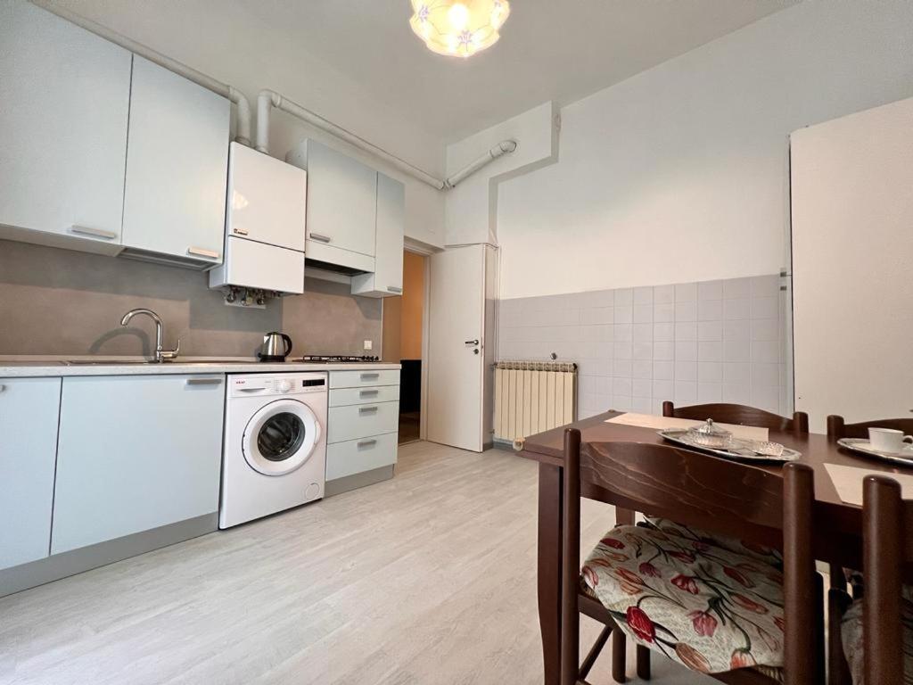 Savona Casa Vacanze Vicino Mare 3 Minuti Wifi Bagian luar foto