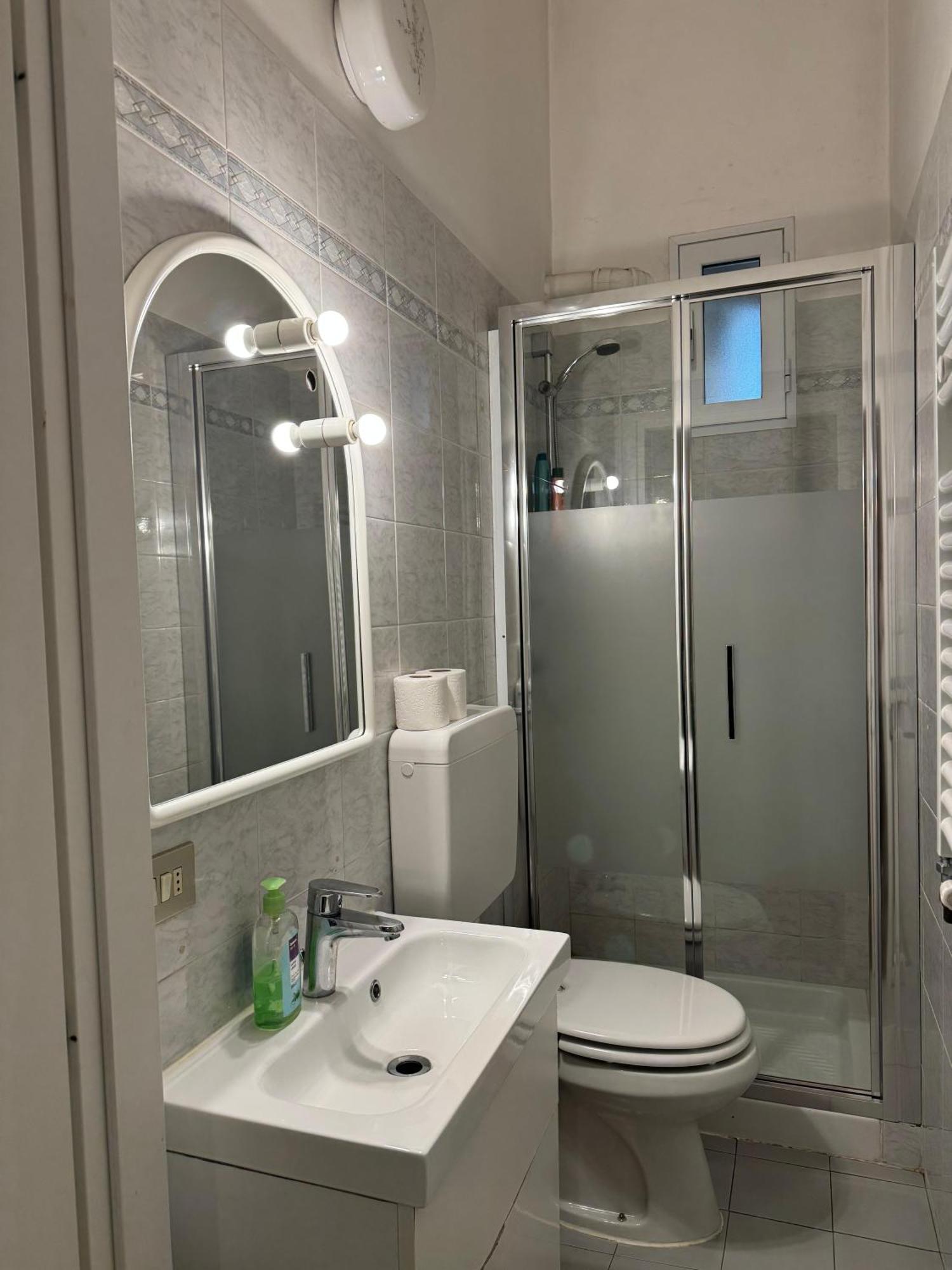Savona Casa Vacanze Vicino Mare 3 Minuti Wifi Bagian luar foto