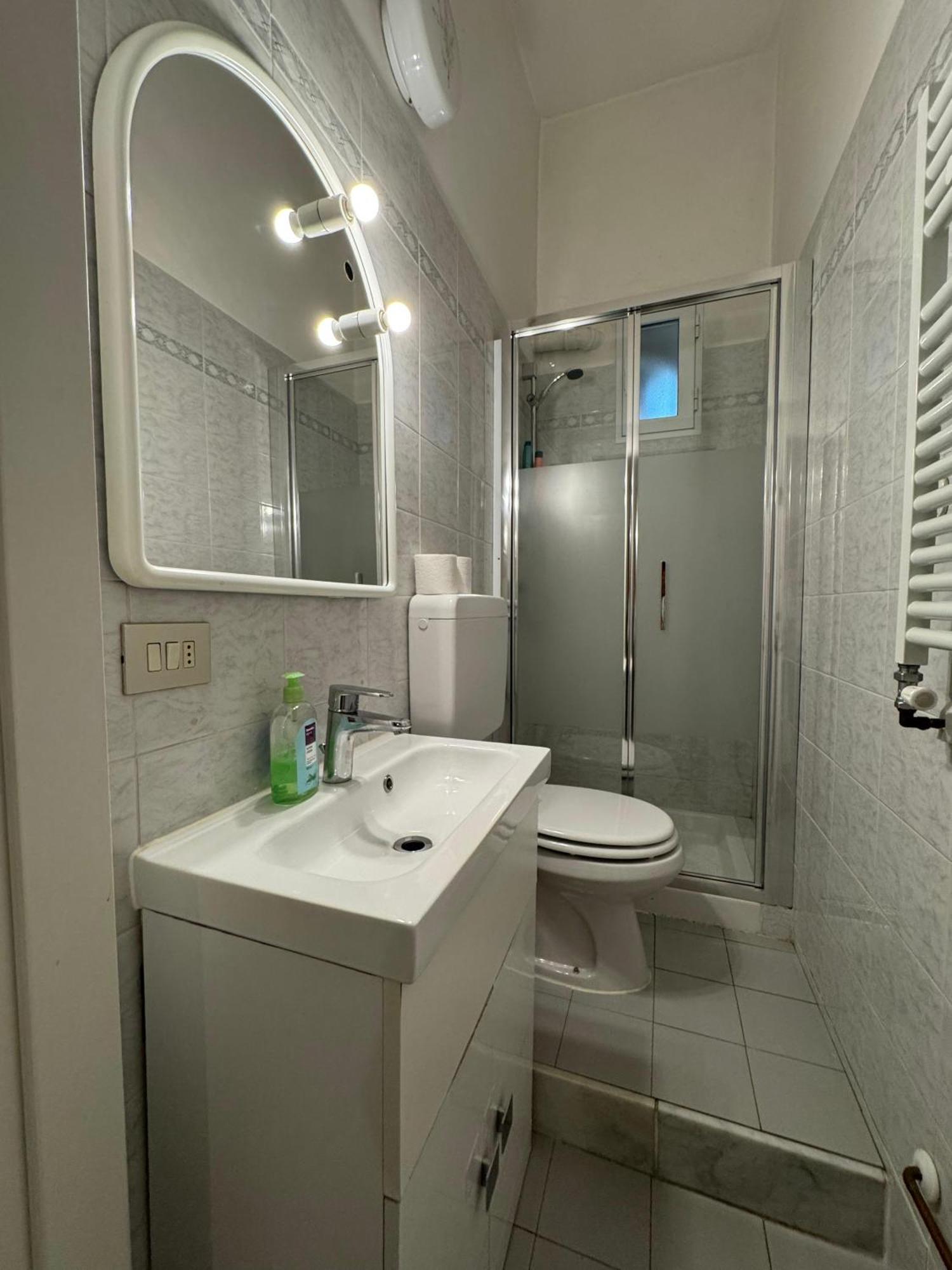 Savona Casa Vacanze Vicino Mare 3 Minuti Wifi Bagian luar foto